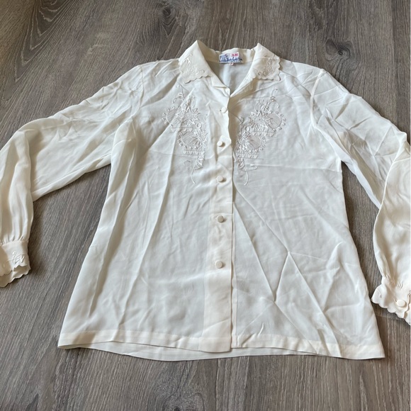 Jade Lantern Size 34 (Small) Cream Bell Sleeve Embellished Sheer Womens Blouse - Picture 2 of 10